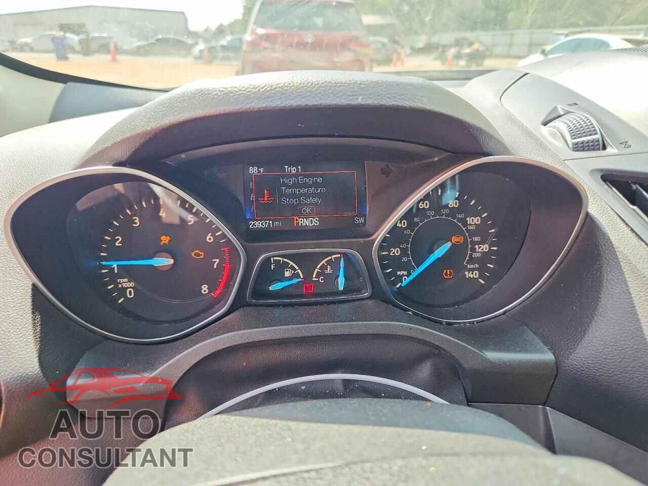 FORD ESCAPE 2017 - 1FMCU0GD4HUD66750
