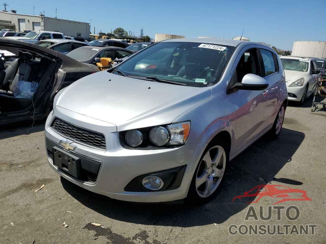 CHEVROLET SONIC 2013 - 1G1JE6SG9D4185563