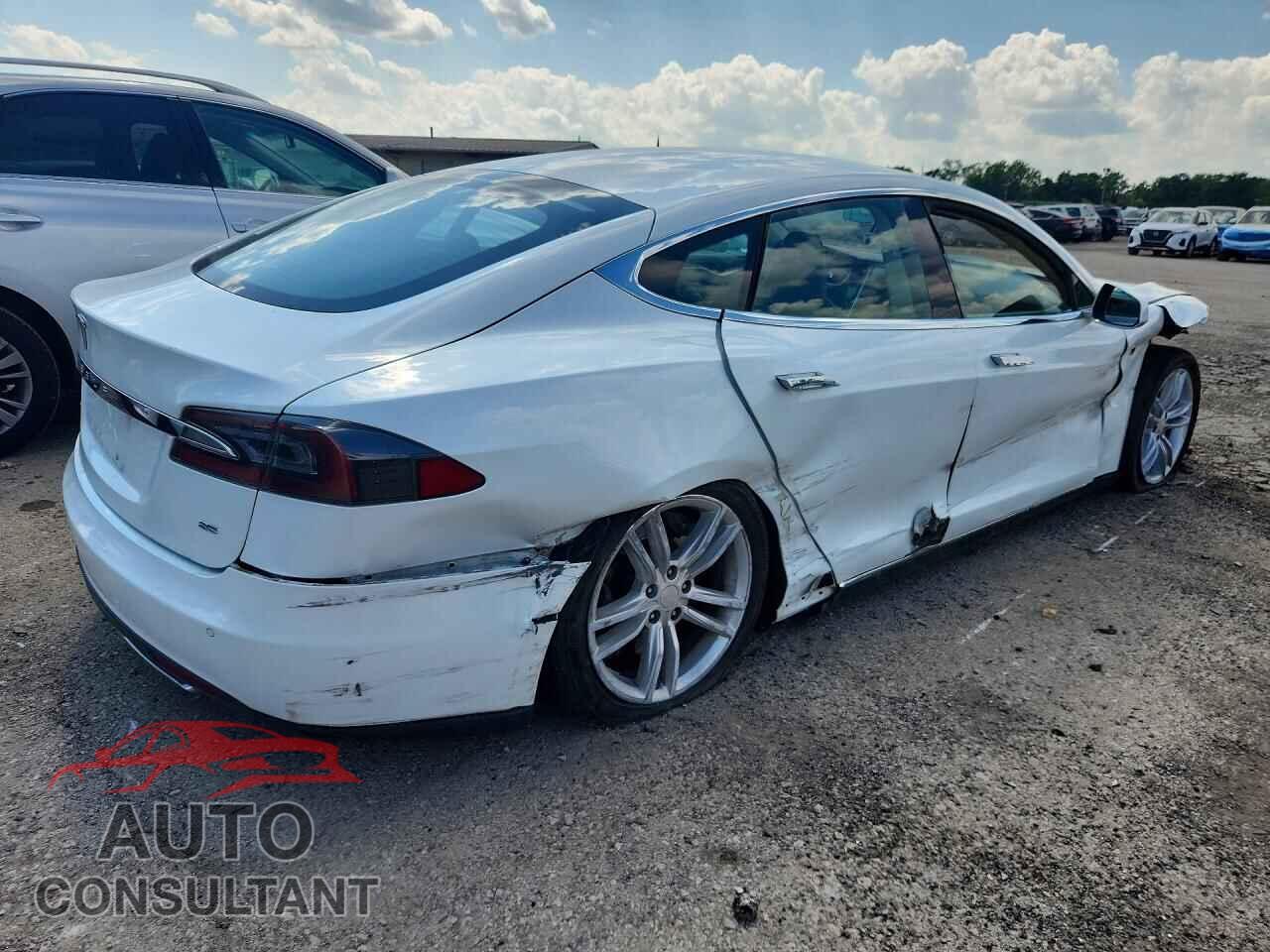 TESLA MODEL S 2014 - 5YJSA1H11EFP33935