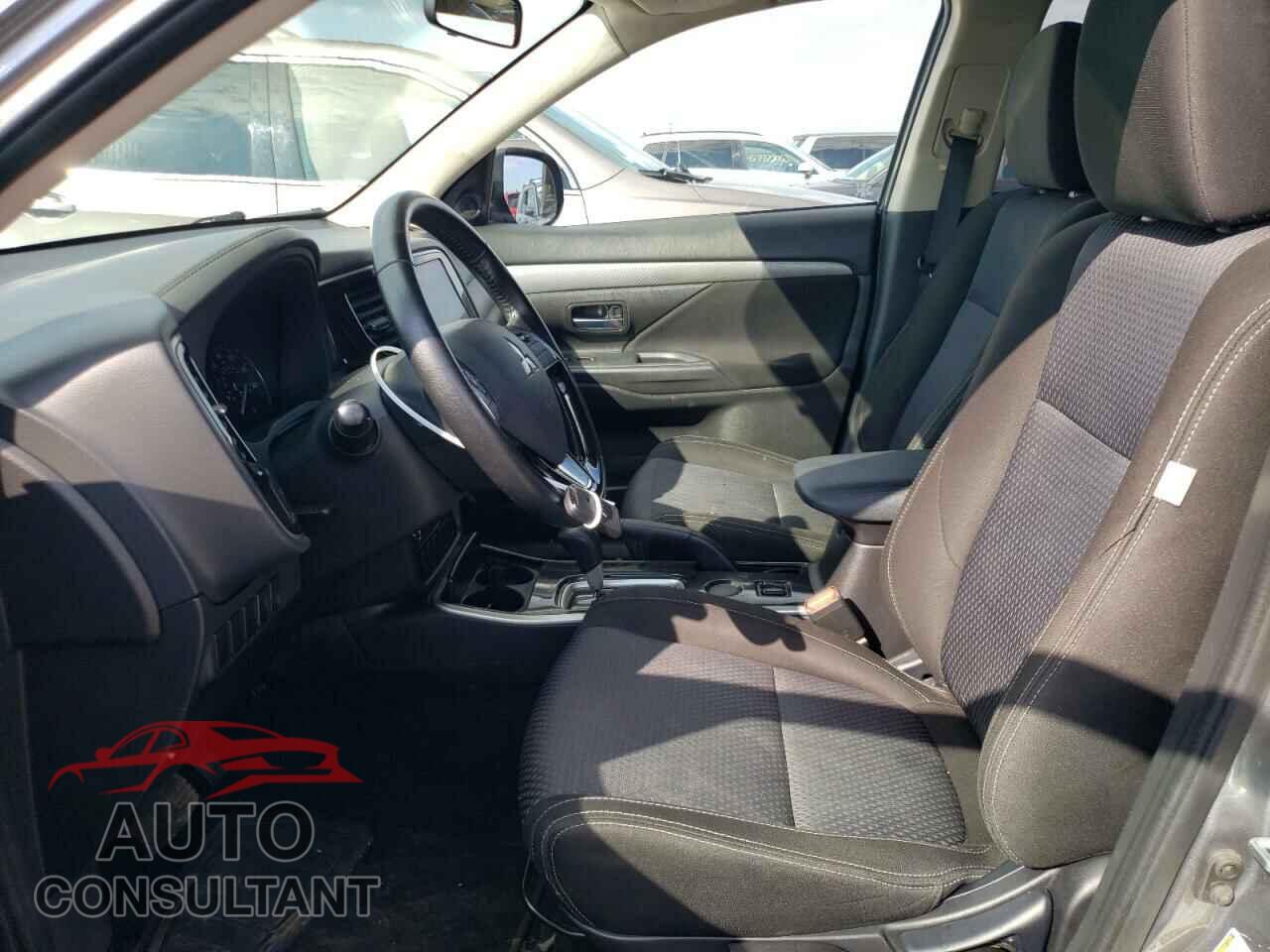 MITSUBISHI OUTLANDER 2017 - JA4AD3A32HZ010582