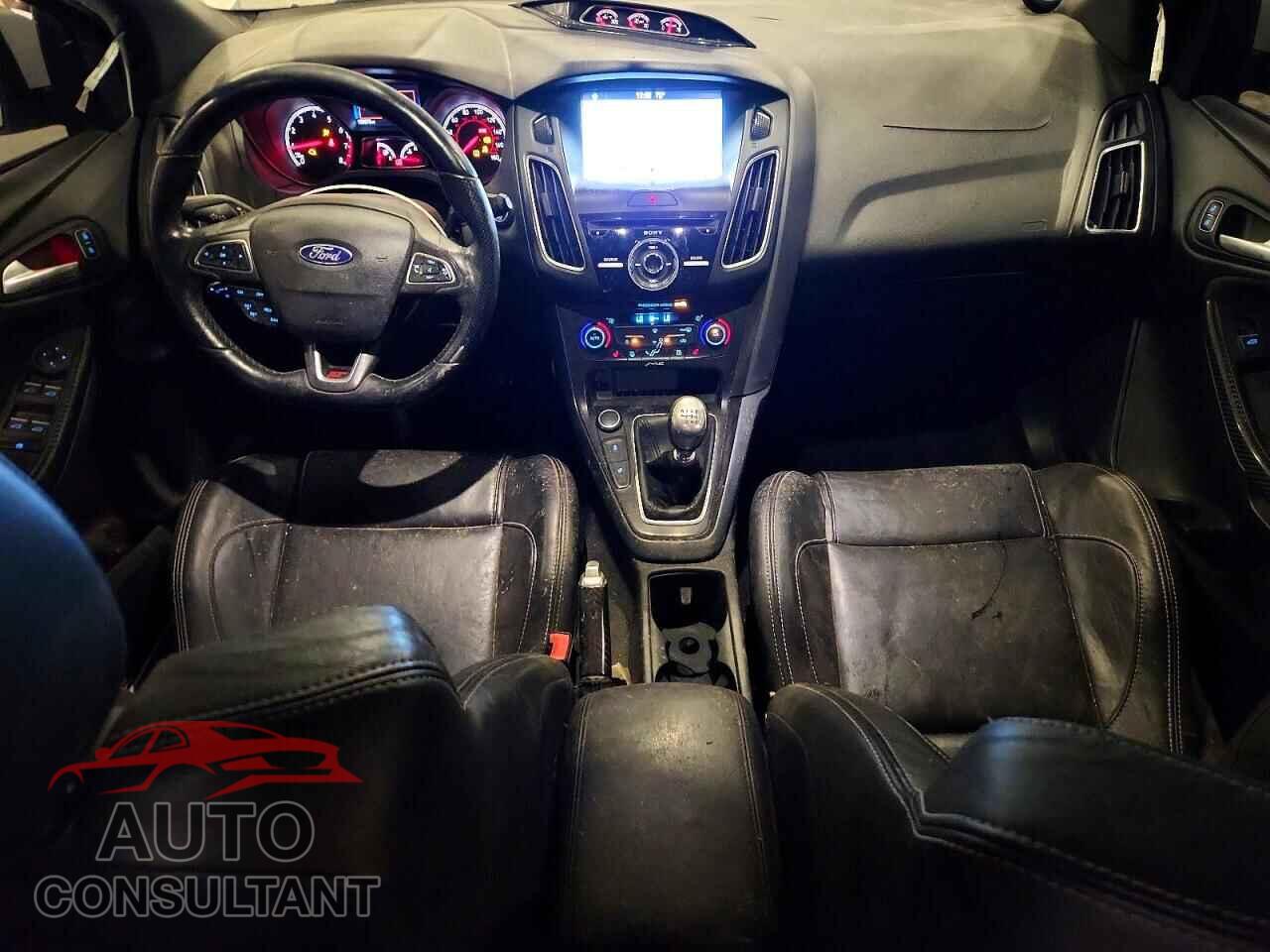 FORD FOCUS 2017 - 1FADP3L96HL214774