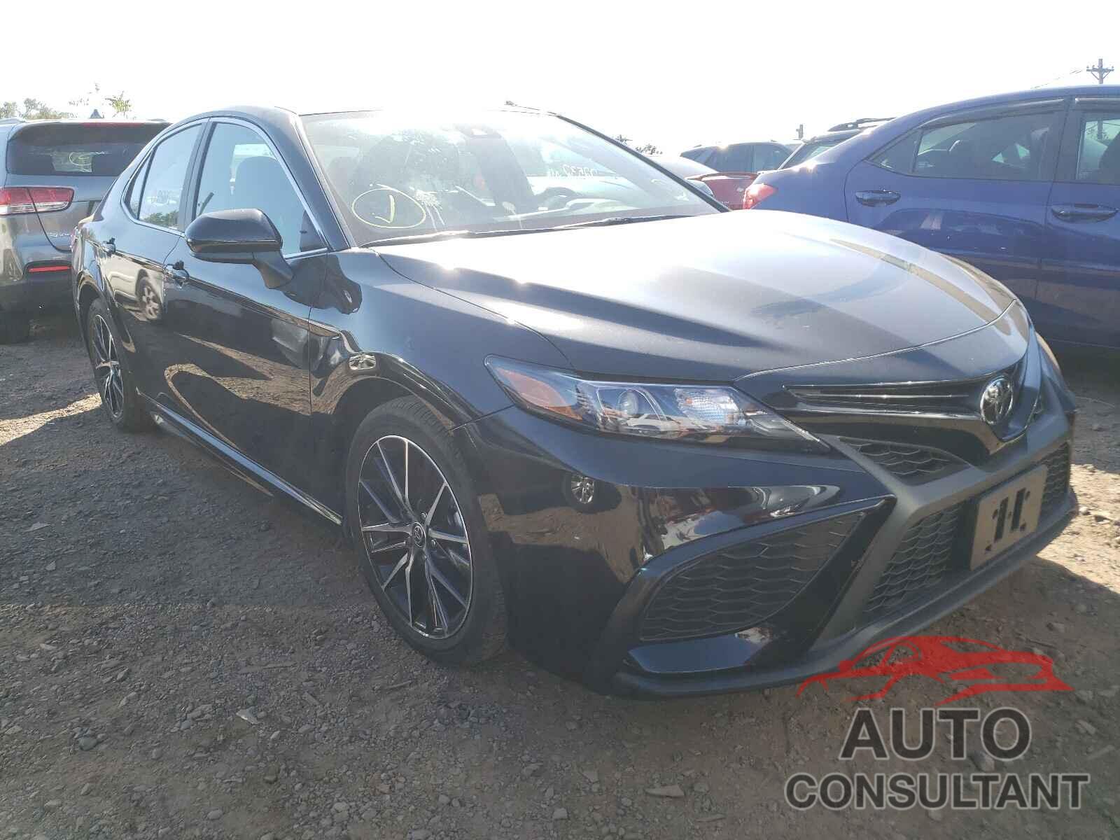 TOYOTA CAMRY 2021 - 4T1G11AK5MU520187