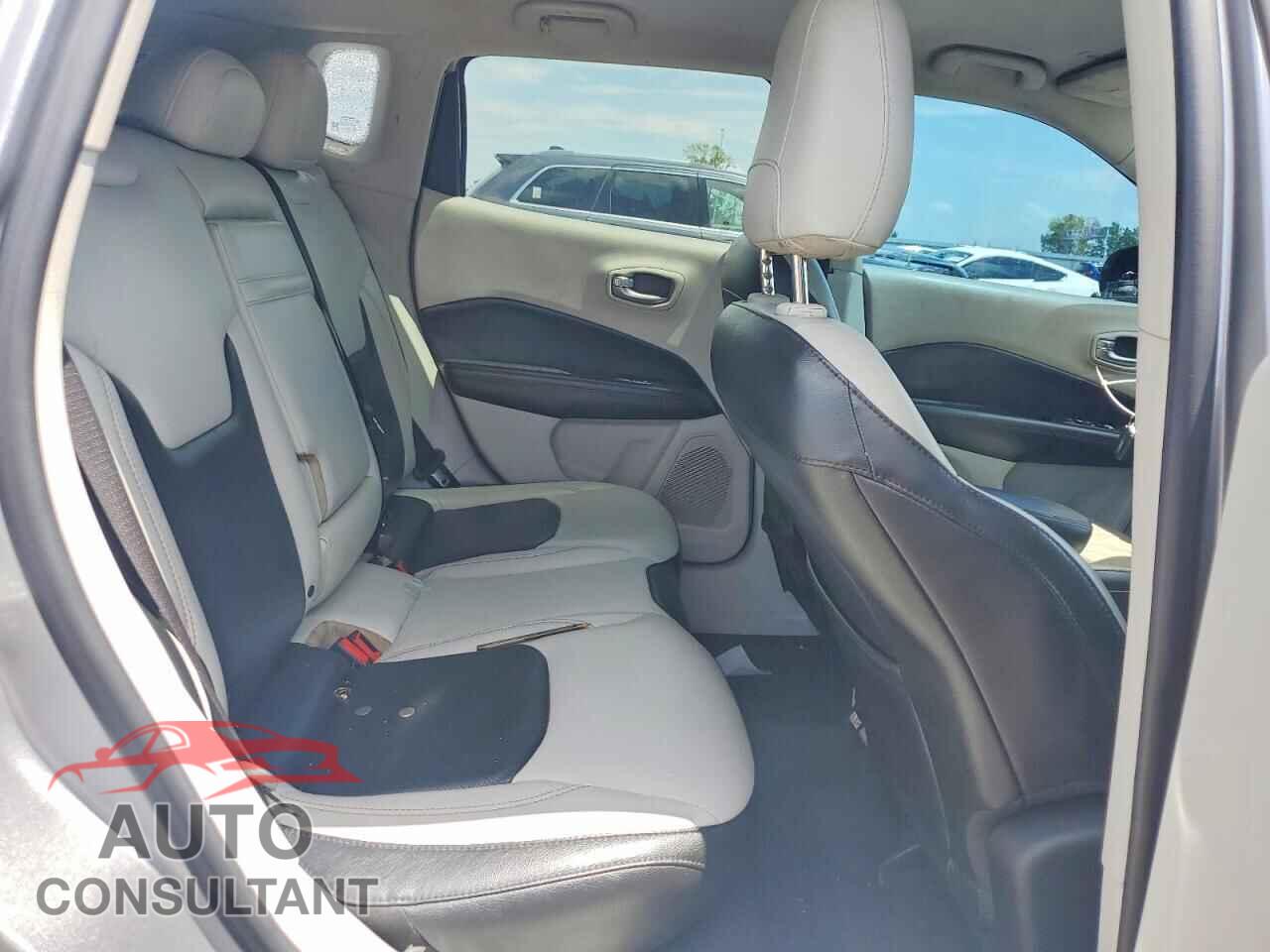 JEEP COMPASS 2018 - 3C4NJCCB8JT406520