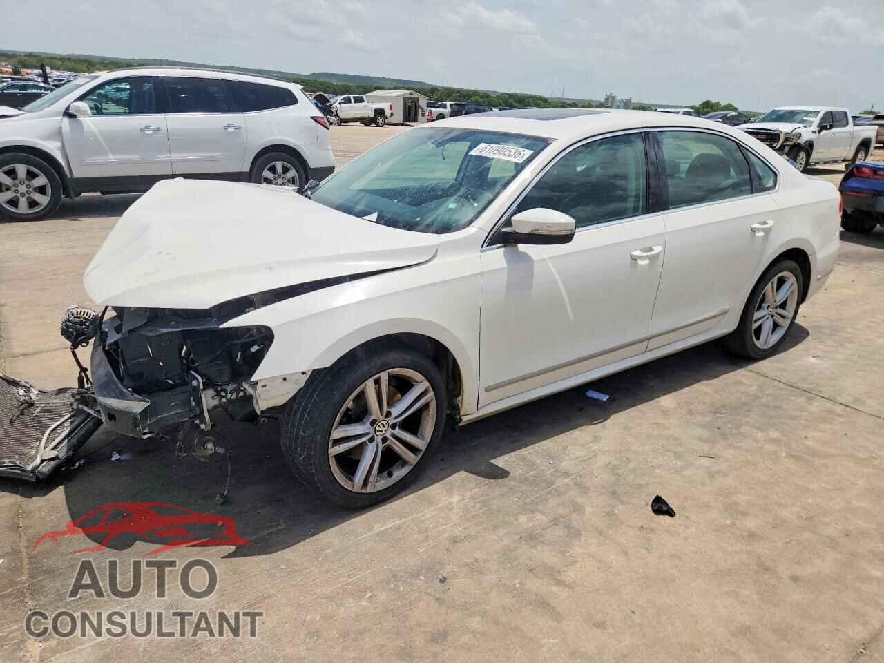 VOLKSWAGEN PASSAT 2013 - 1VWCM7A36DC044508