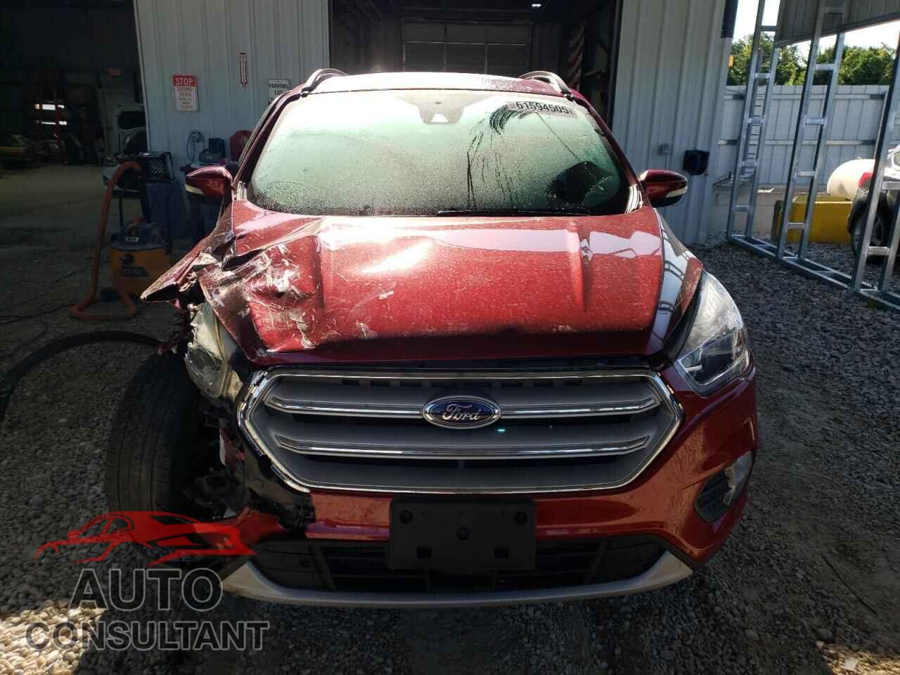 FORD ESCAPE 2017 - 1FMCU0J96HUB15510
