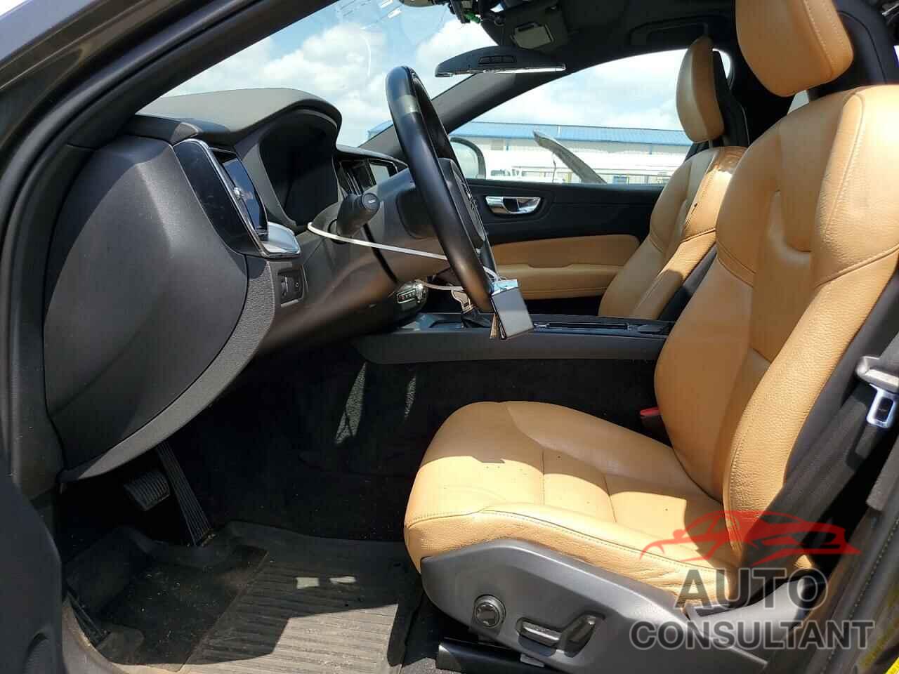 VOLVO XC60 2018 - LYV102RK0JB106179