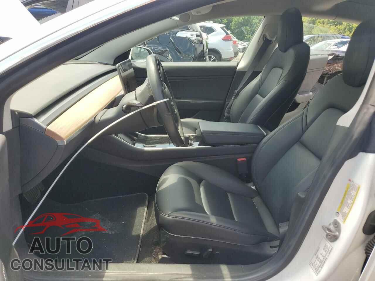 TESLA MODEL 3 2019 - 5YJ3E1EB5KF199632