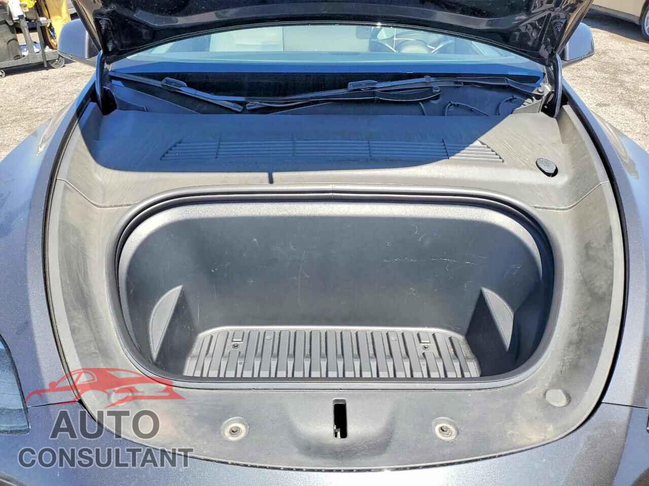 TESLA MODEL Y 2024 - 7SAYGAEEXRF009718