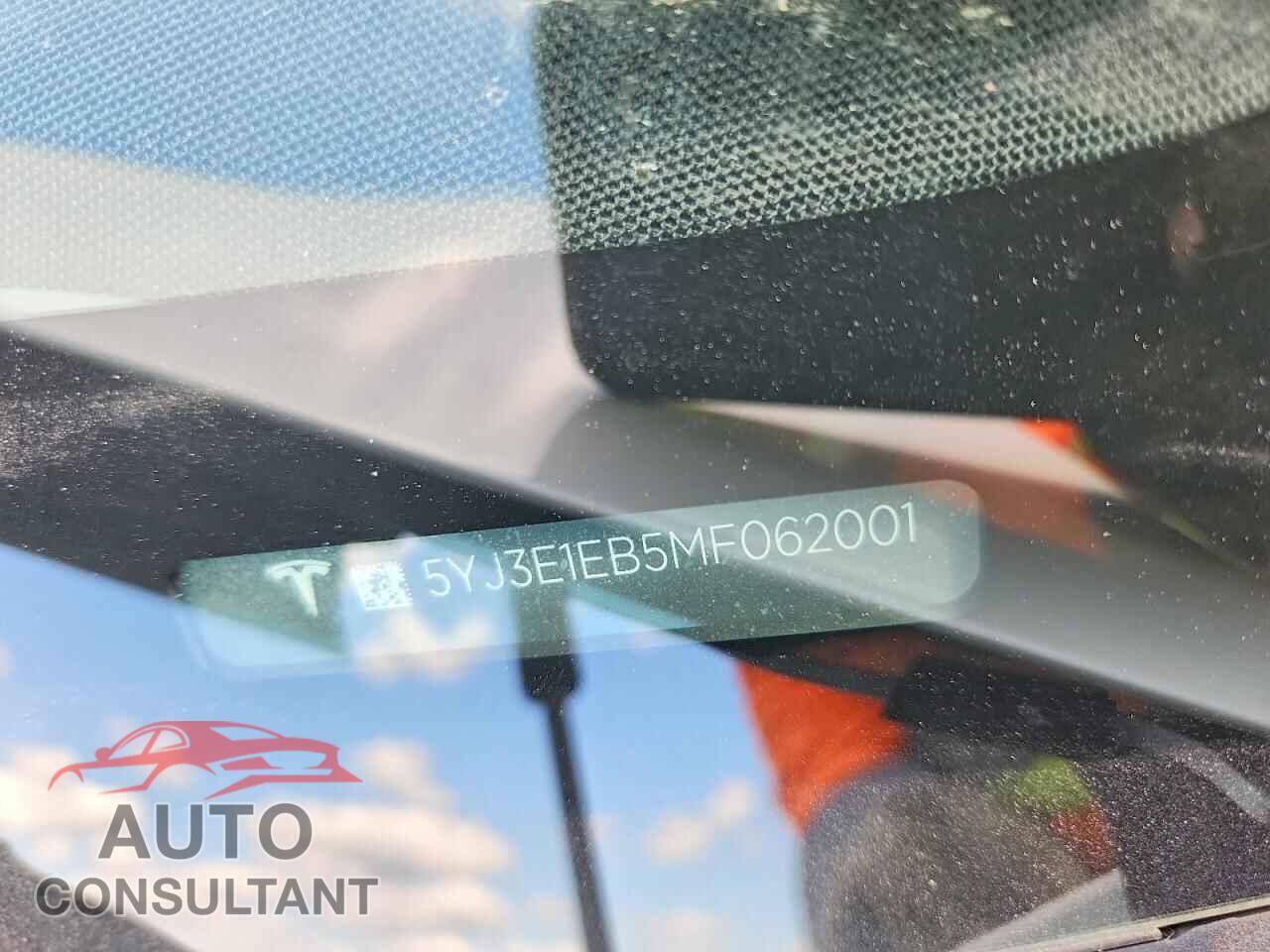 TESLA MODEL 3 2021 - 5YJ3E1EB5MF062001