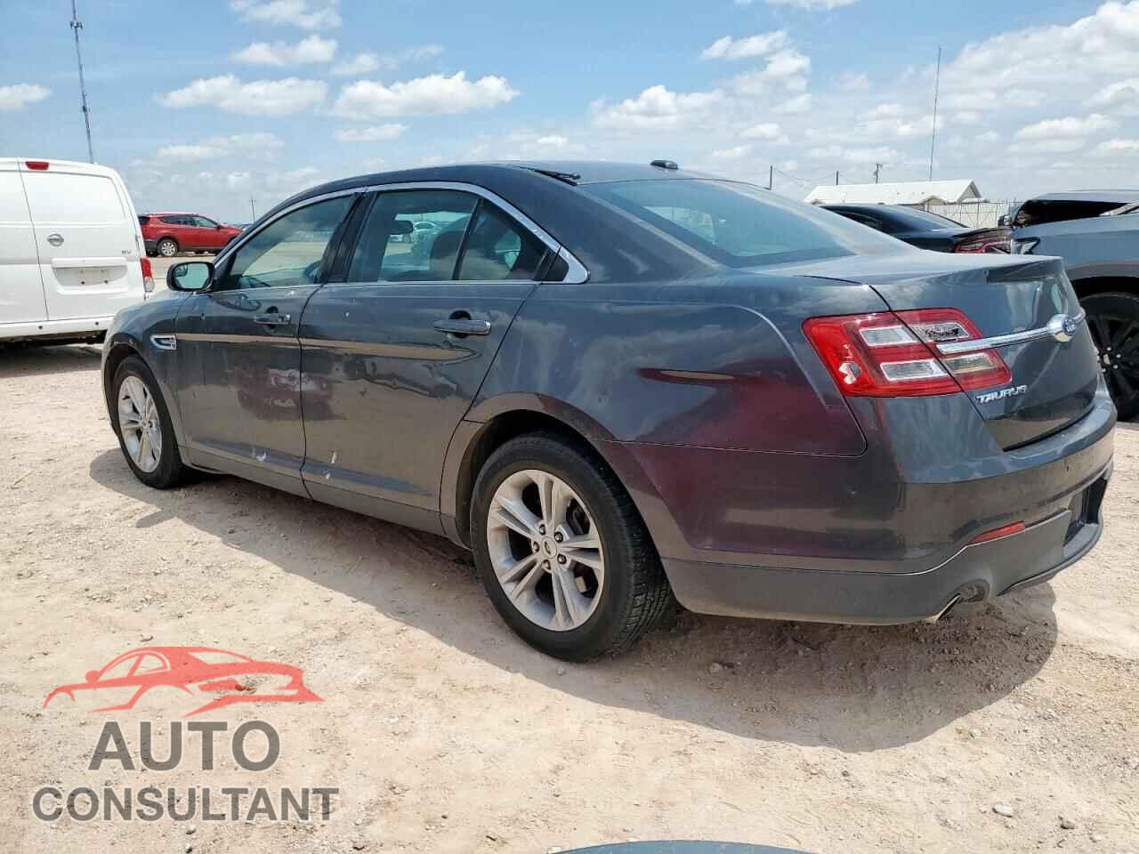 FORD TAURUS 2018 - 1FAHP2E85JG104037