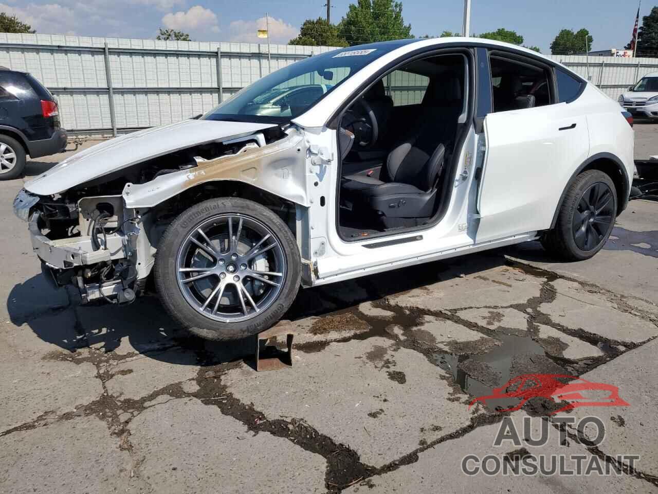 TESLA MODEL Y 2024 - 7SAYGAEE5RF109354