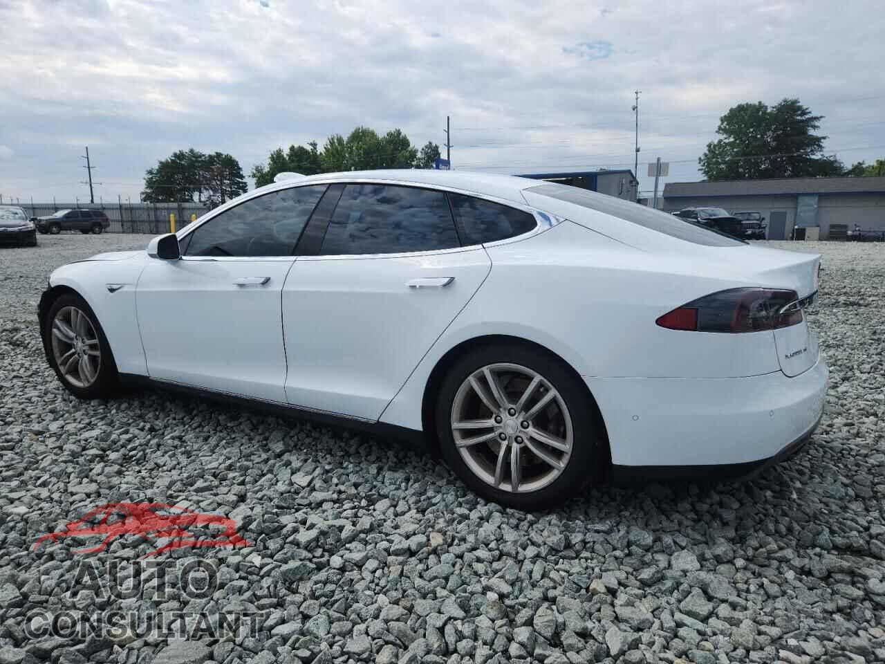 TESLA MODEL S 2015 - 5YJSA1S21FF082745