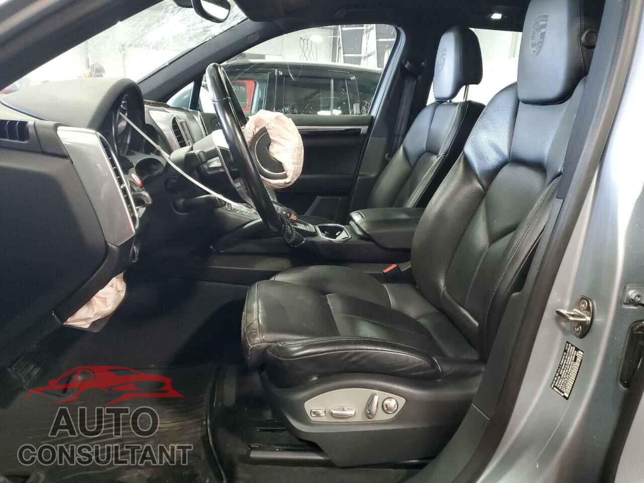PORSCHE CAYENNE 2017 - WP1AA2A22HKA87640