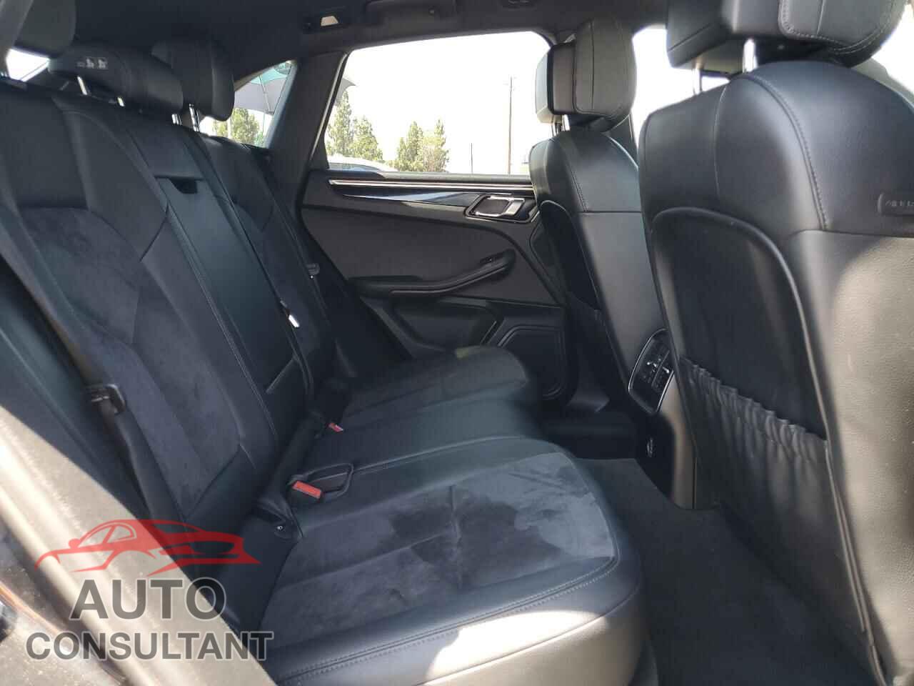 PORSCHE MACAN 2018 - WP1AA2A59JLB09143