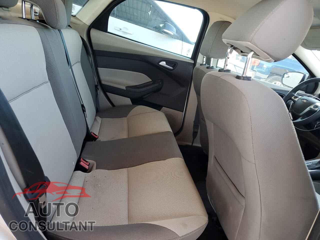 FORD FOCUS 2014 - 1FADP3F22EL453801