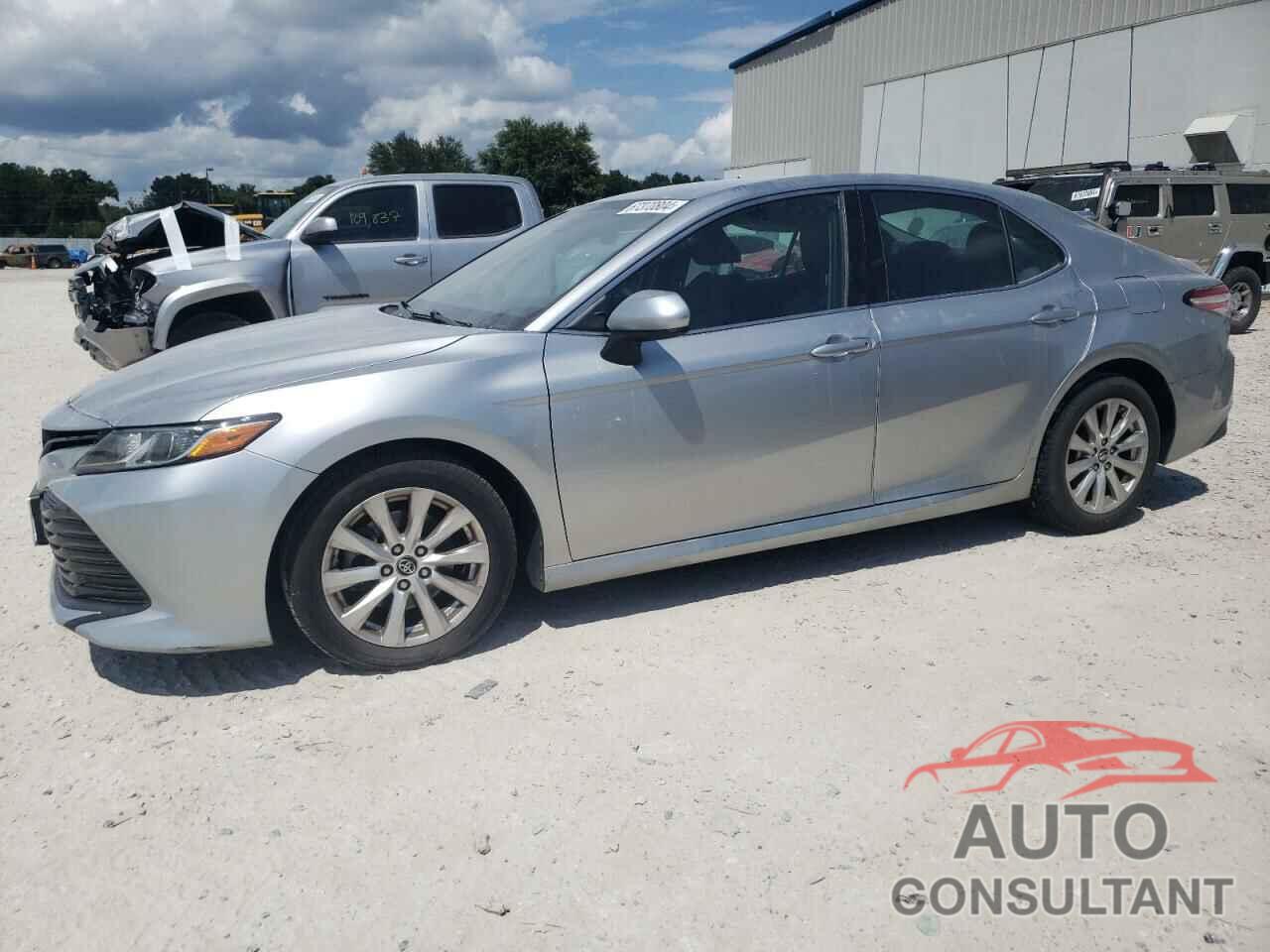 TOYOTA CAMRY 2018 - 4T1B11HK7JU068481