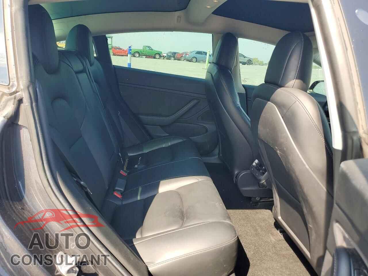 TESLA MODEL 3 2019 - 5YJ3E1EB8KF520692