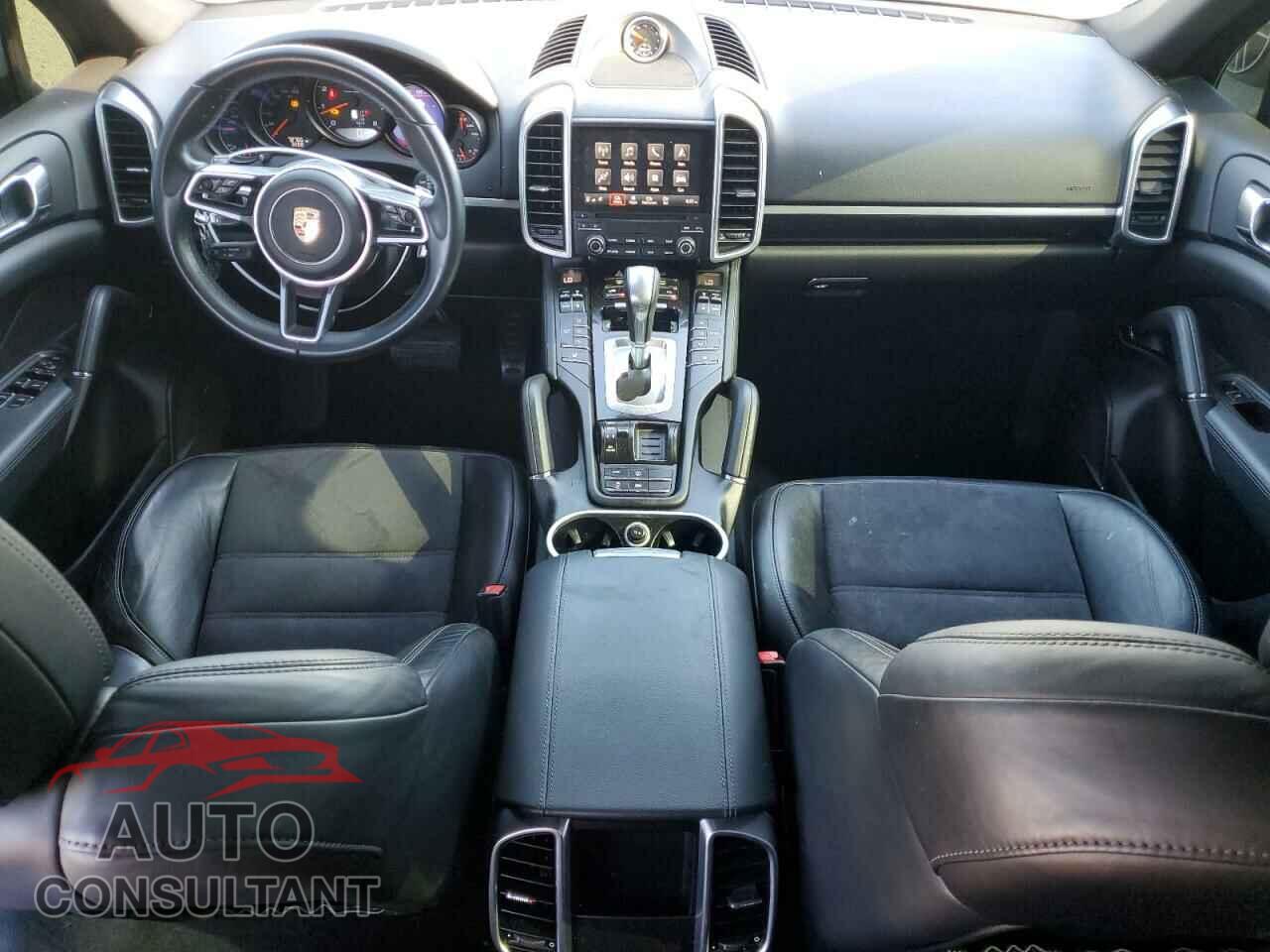 PORSCHE CAYENNE 2017 - WP1AA2A24HKA88286