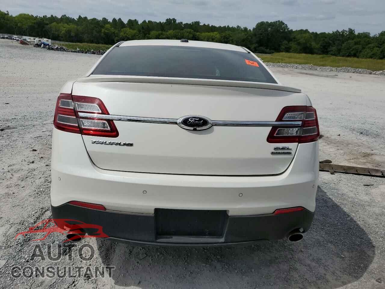 FORD TAURUS 2018 - 1FAHP2E83JG110919