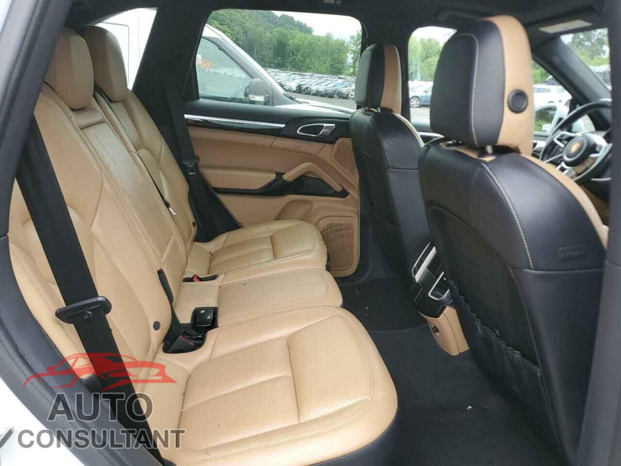 PORSCHE CAYENNE 2016 - WP1AF2A23GLA40336