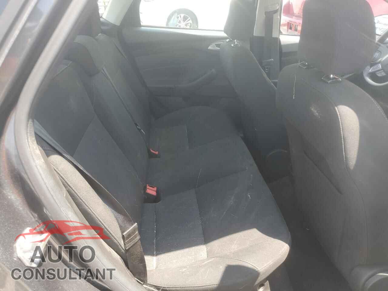 FORD FOCUS 2017 - 1FADP3F22HL257913