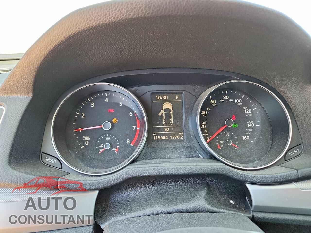 VOLKSWAGEN PASSAT 2017 - 1VWAT7A30HC019457