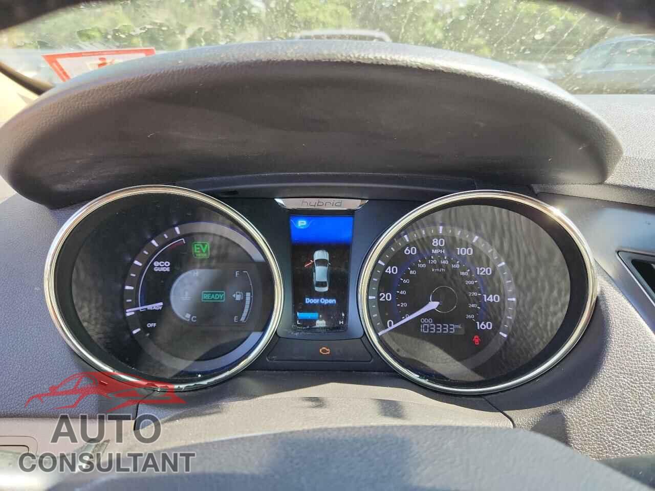 HYUNDAI SONATA 2011 - KMHEC4A47BA010846