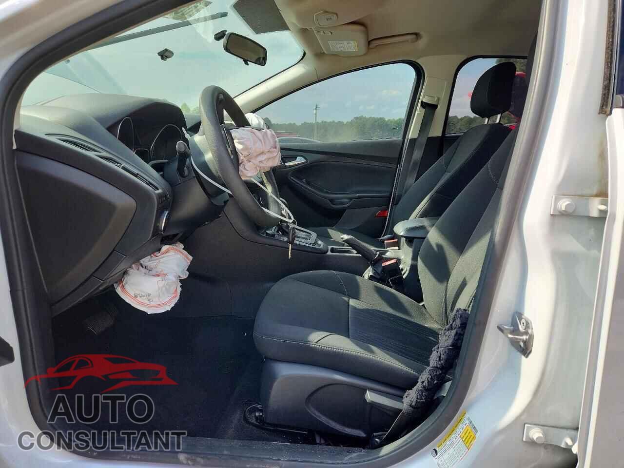 FORD FOCUS 2018 - 1FADP3FE8JL322800