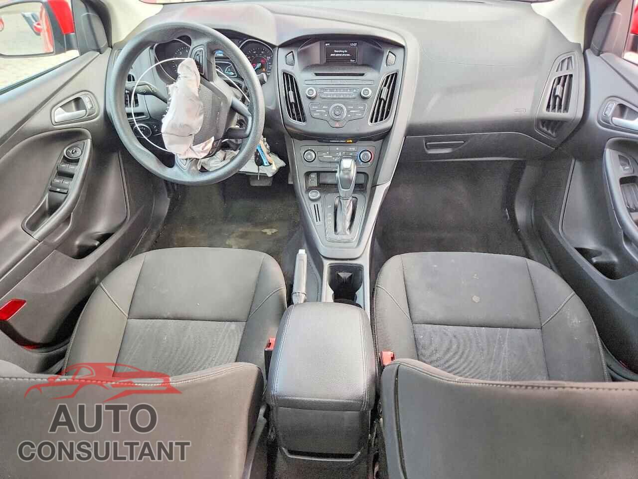 FORD FOCUS 2015 - 1FADP3F21FL206271