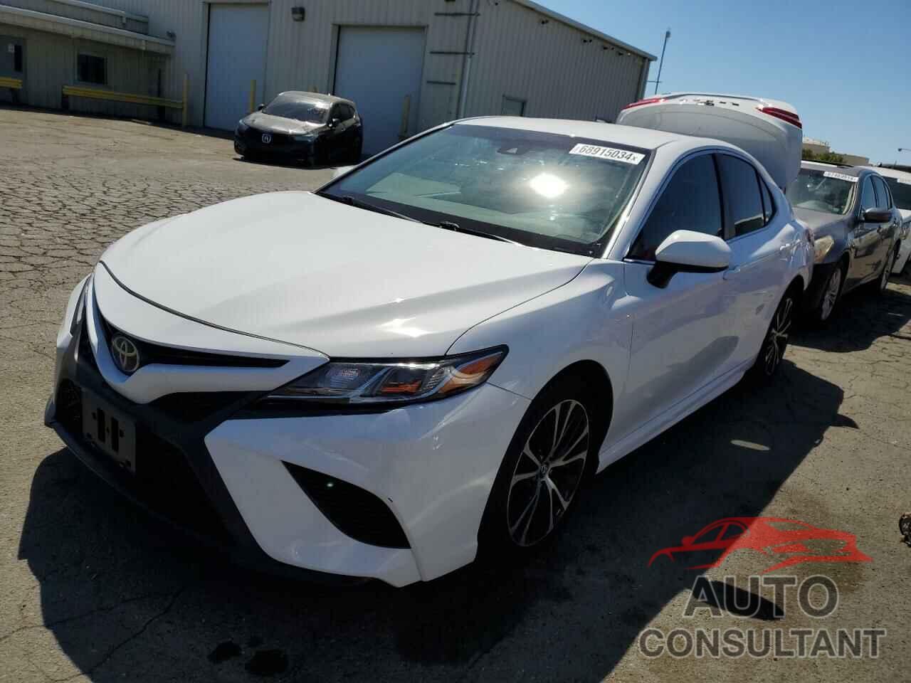 TOYOTA CAMRY 2018 - 4T1B11HK1JU042927