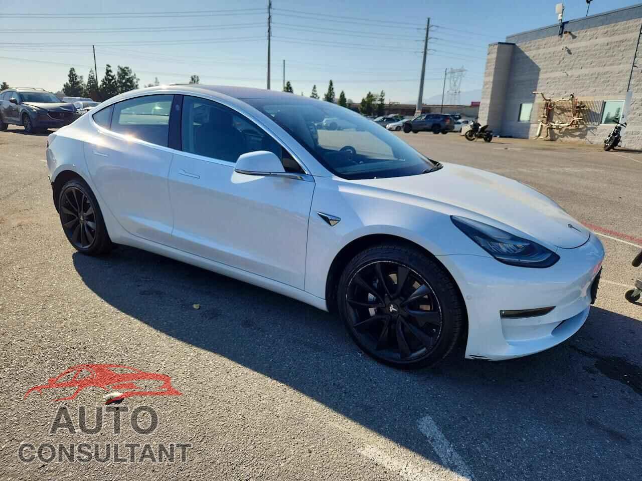 TESLA MODEL 3 2018 - 5YJ3E1EA8JF040450
