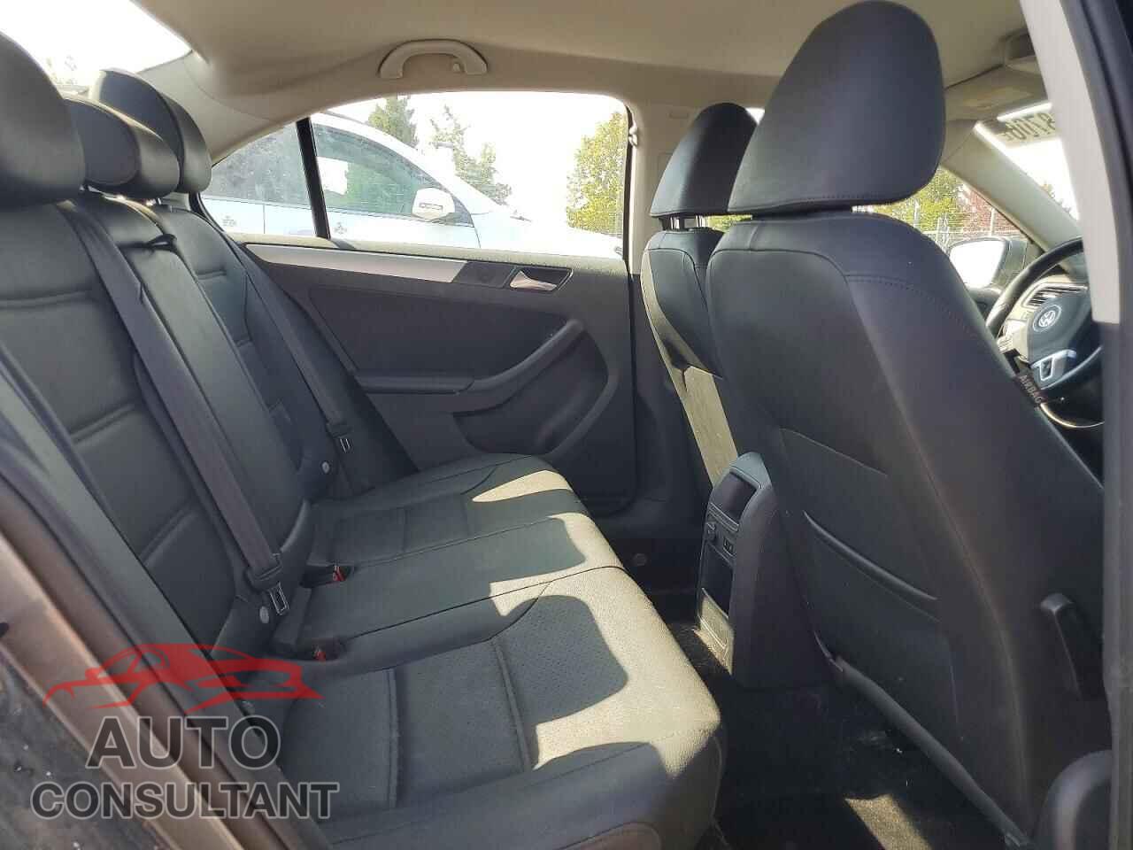 VOLKSWAGEN JETTA 2013 - 3VWDP7AJ2DM439407