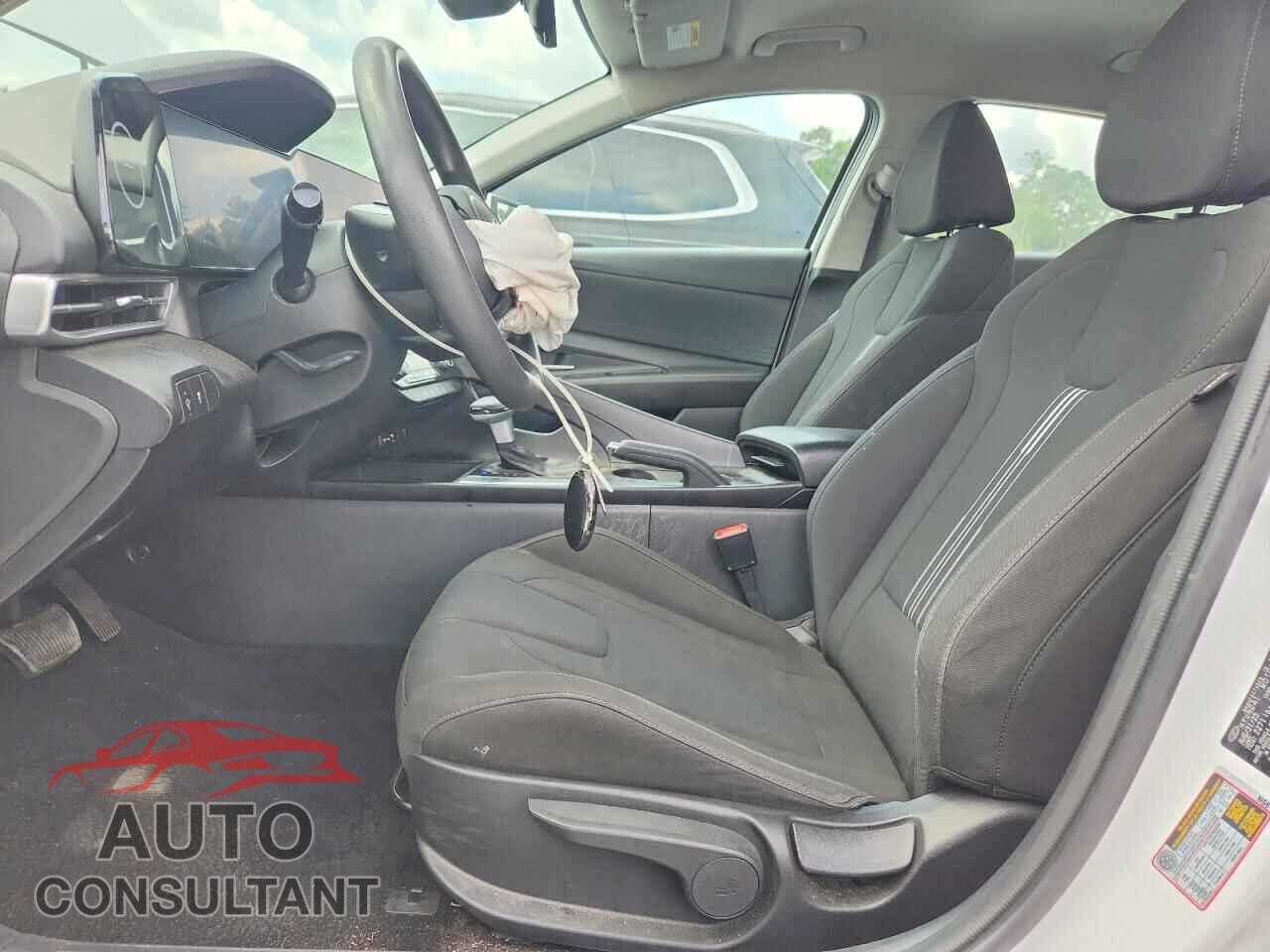 HYUNDAI ELANTRA 2024 - KMHLM4DG3RU651009