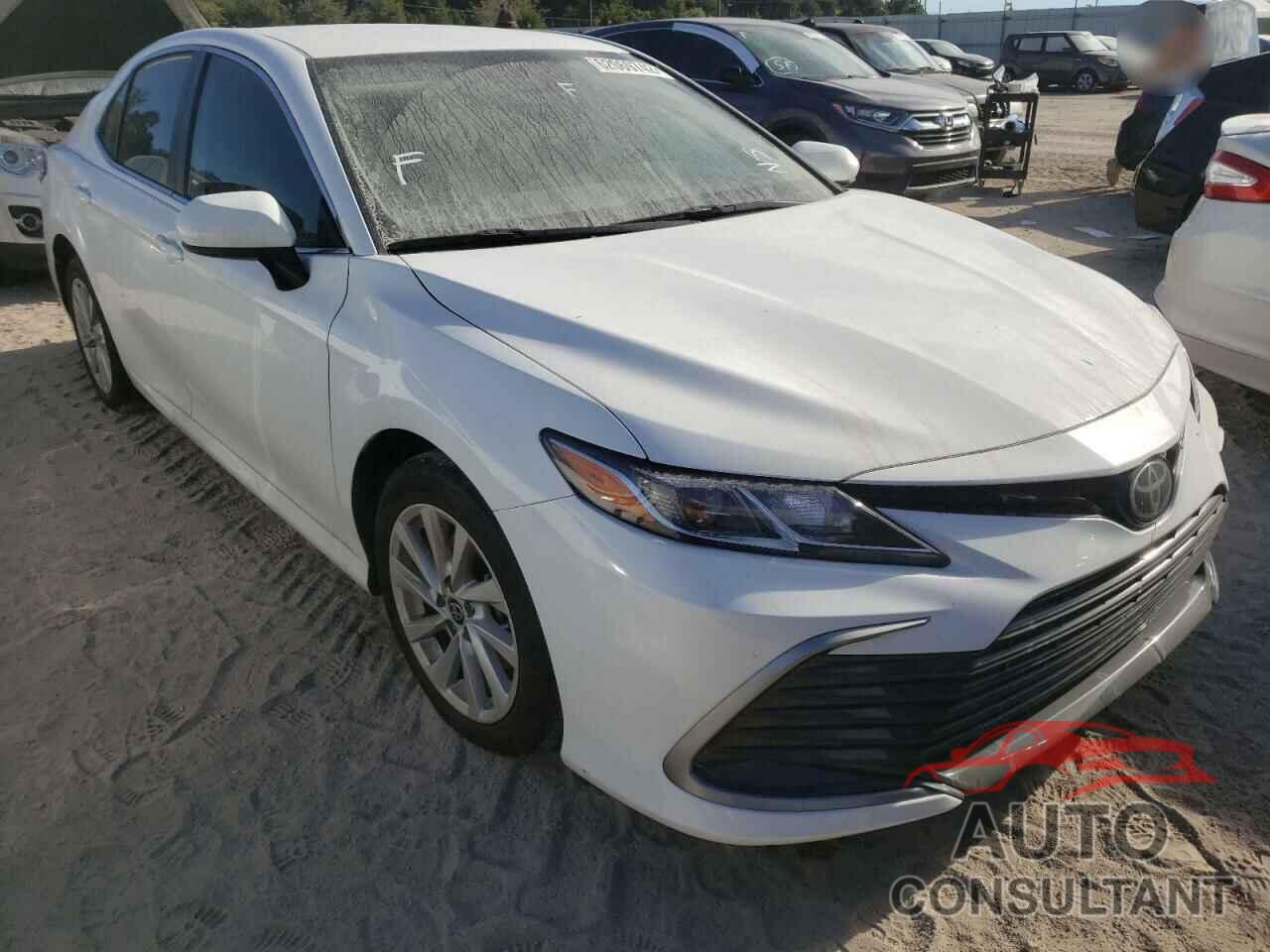 TOYOTA CAMRY 2022 - 4T1C11AK2NU677093
