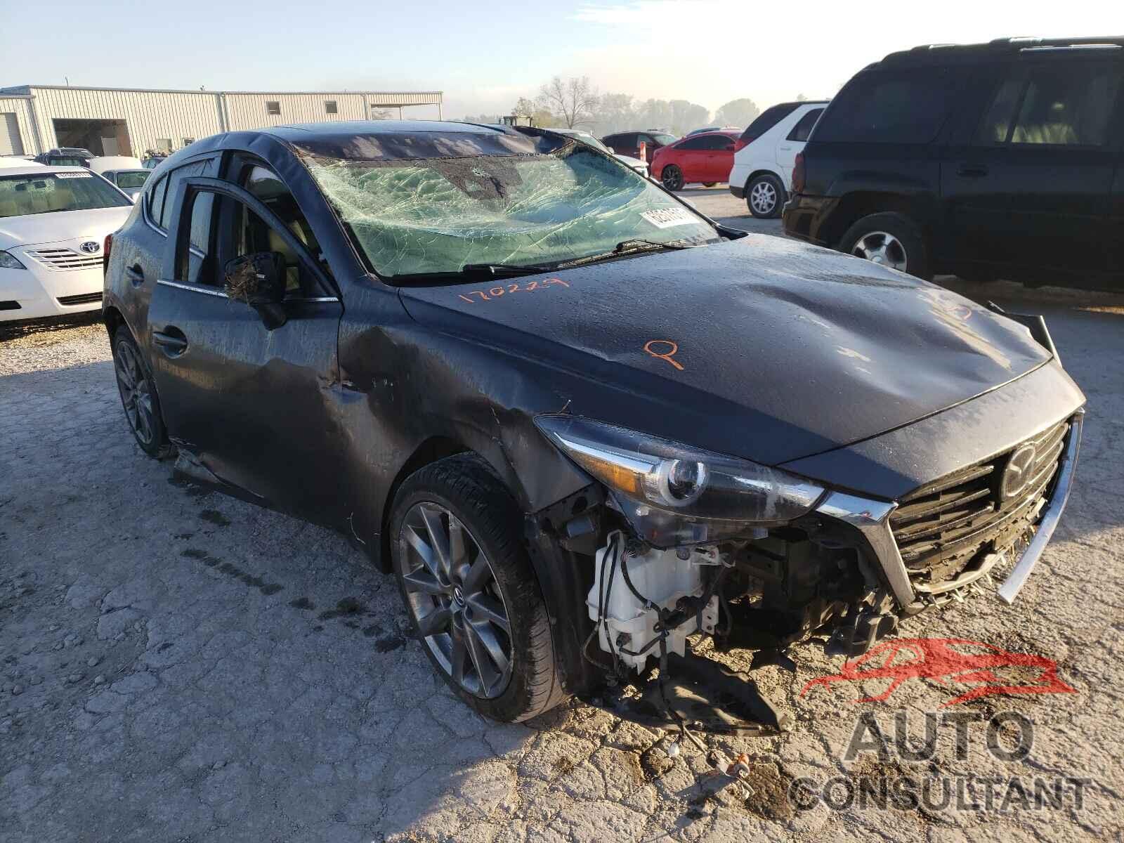 MAZDA 3 2018 - 3MZBN1M32JM170229