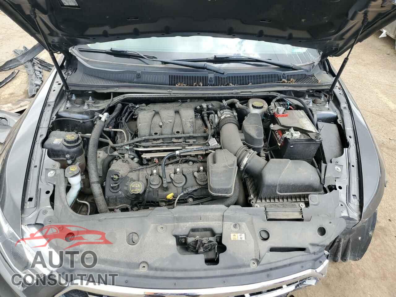 FORD TAURUS 2018 - 1FAHP2D85JG112740