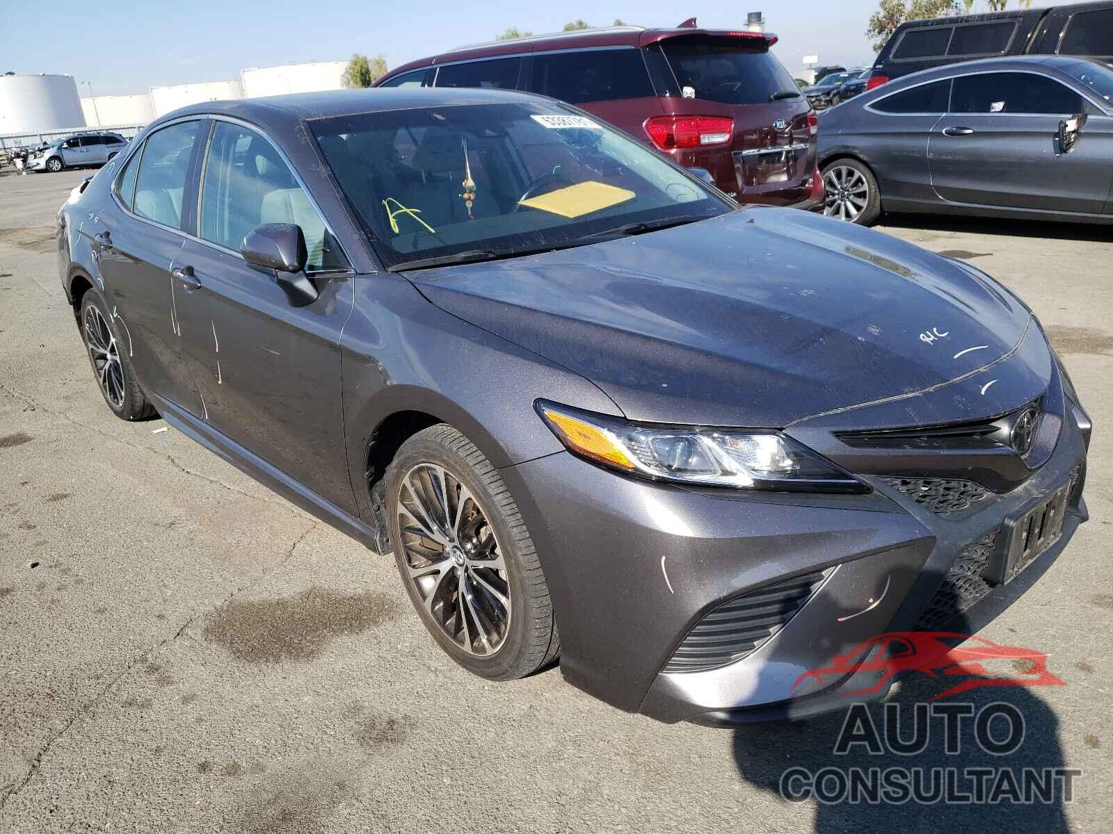 TOYOTA CAMRY 2018 - 4T1B11HK3JU045215