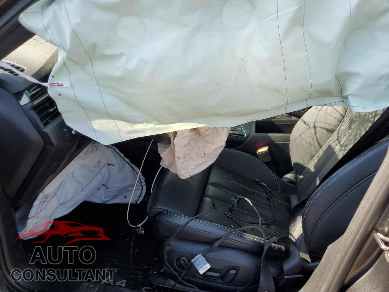AUDI A4 2021 - WAUDAAF44MN008414