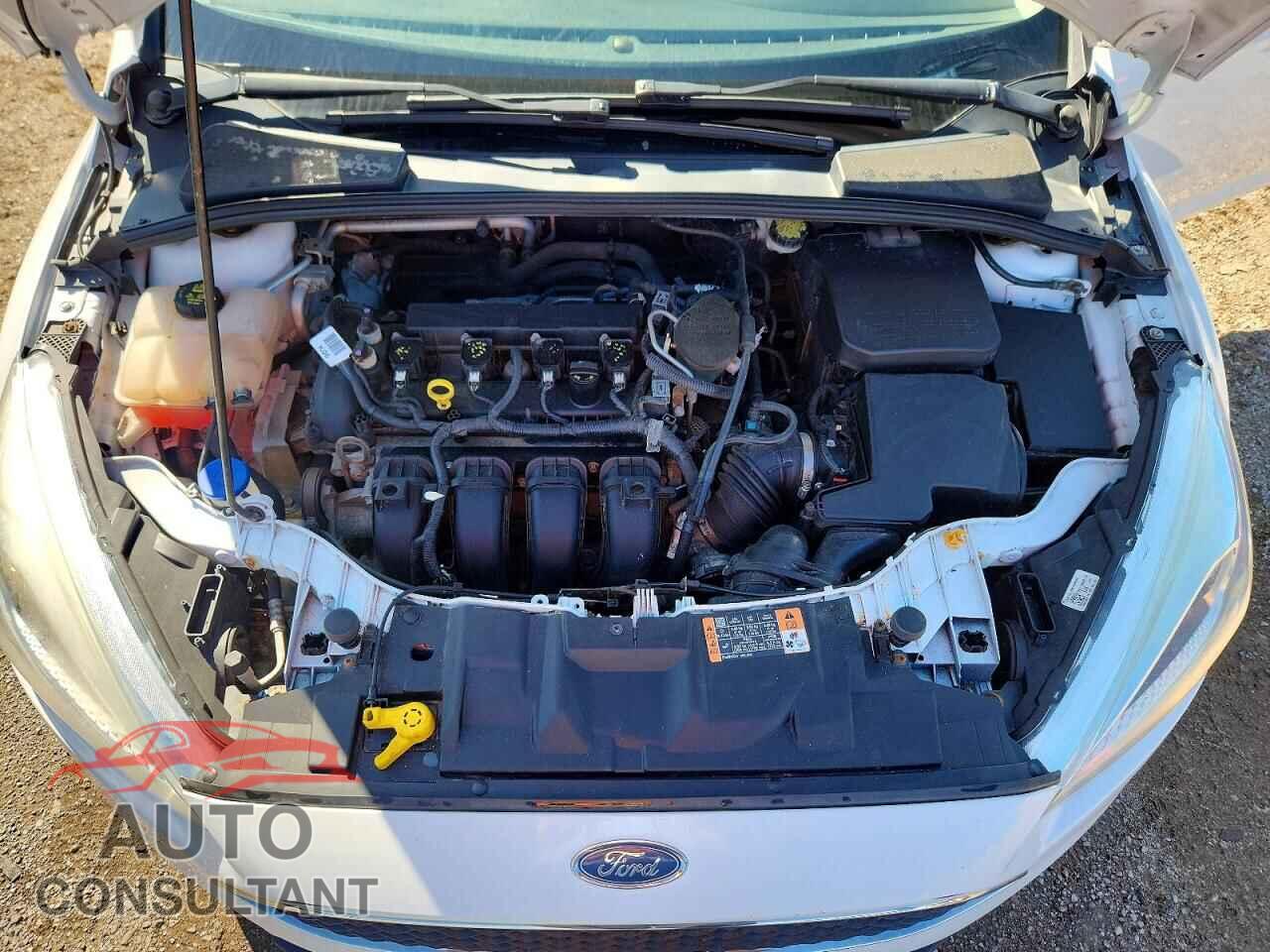 FORD FOCUS 2015 - 1FADP3E20FL309747