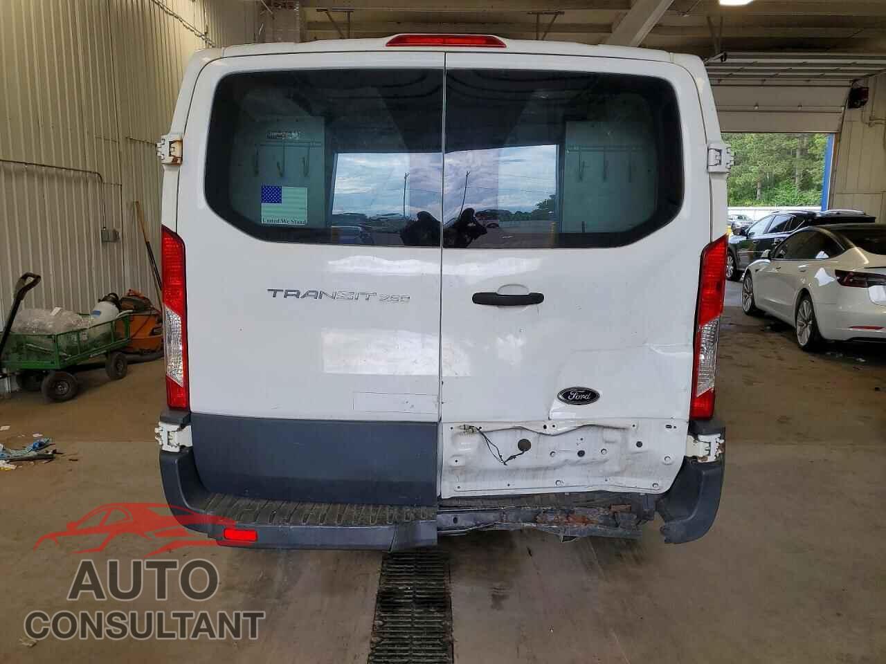 FORD TRANSIT 2015 - 1FTNR1ZM6FKA35050