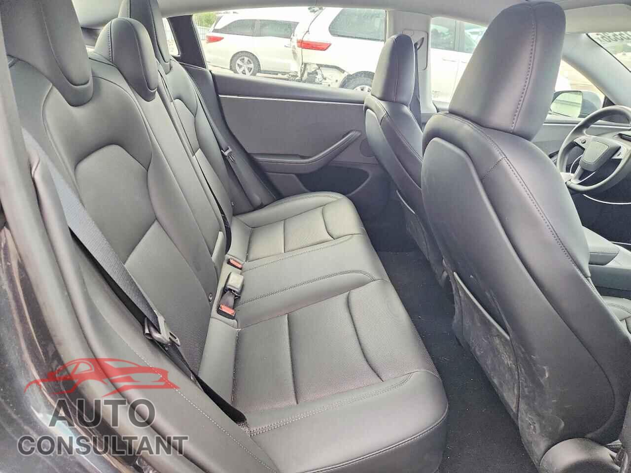 TESLA MODEL 3 2025 - 5YJ3E1EA0SF884323