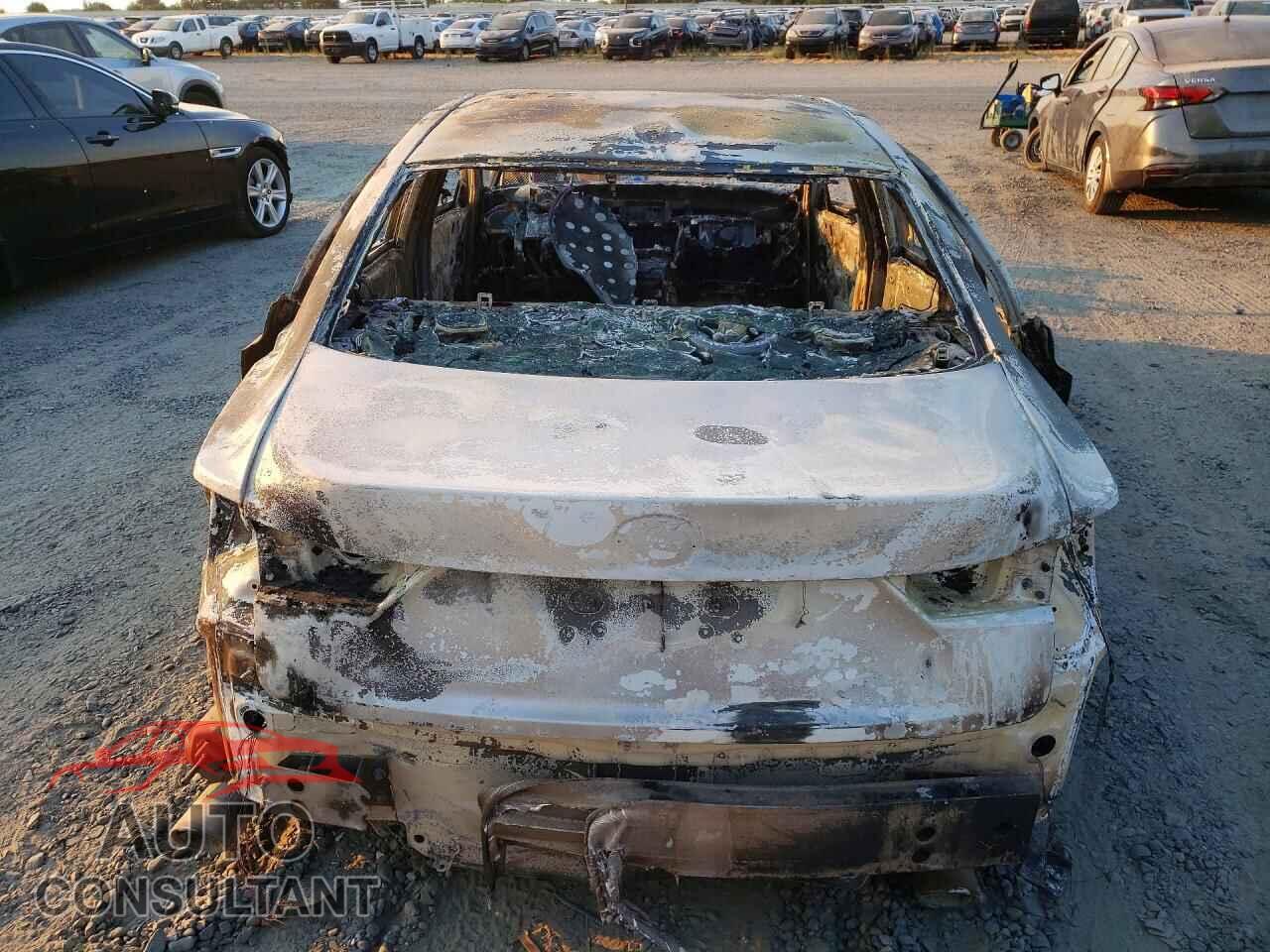 LEXUS IS 2014 - JTHBE1D28E5013437