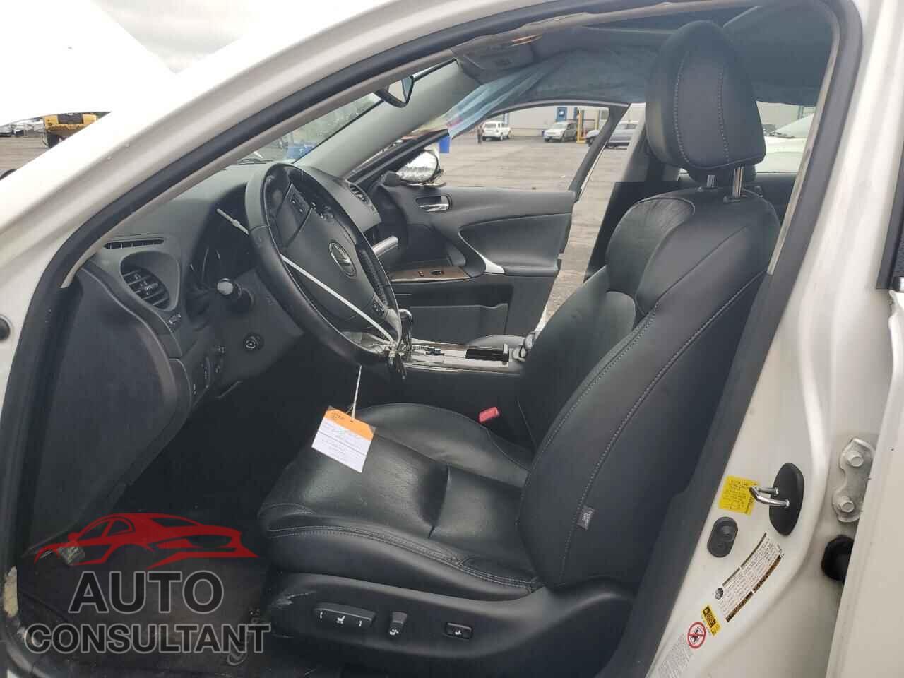 LEXUS IS 2012 - JTHCF5C28C5056604
