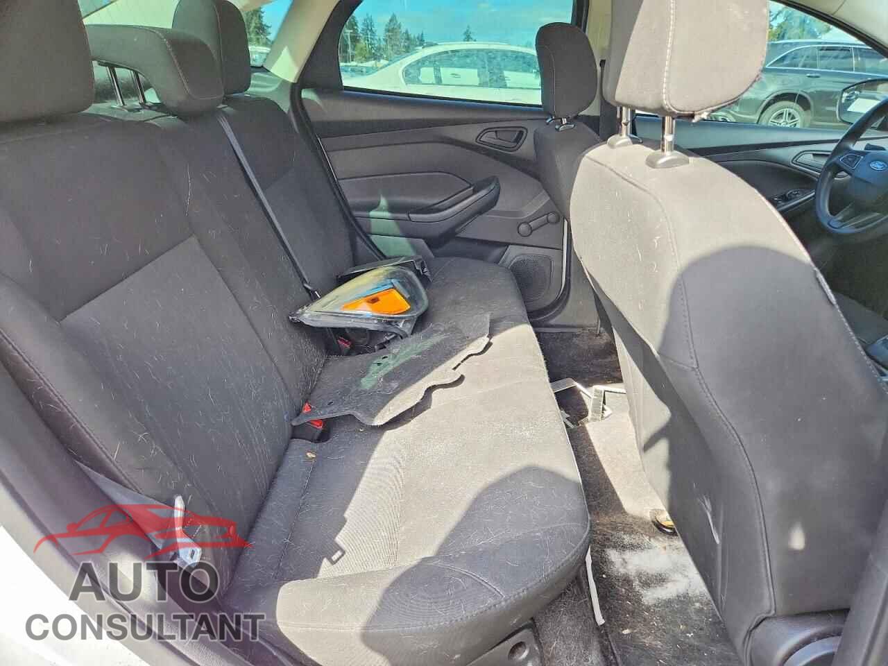FORD FOCUS 2018 - 1FADP3E27JL313903