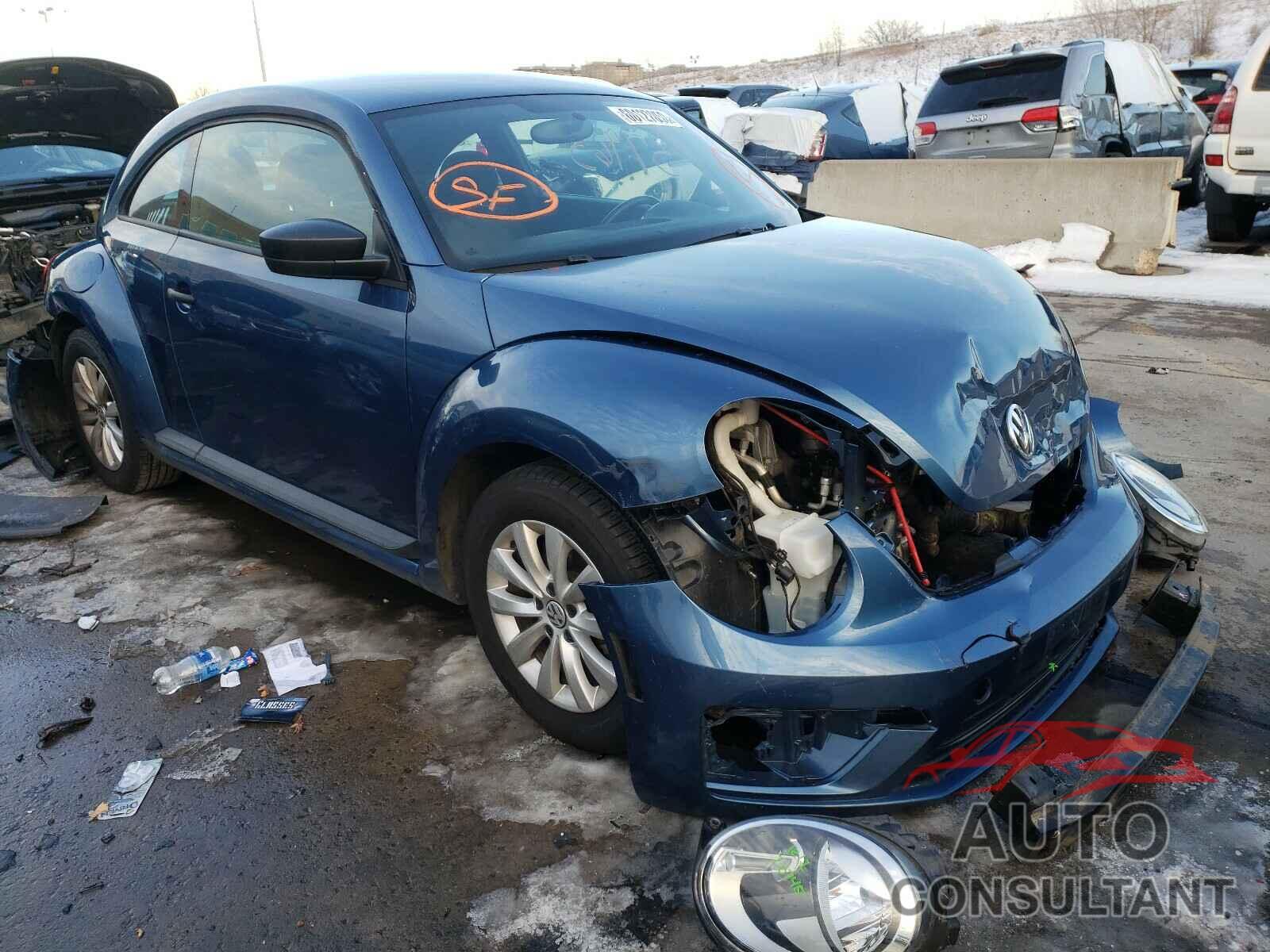 VOLKSWAGEN BEETLE 2018 - 3VWFD7AT1JM710469