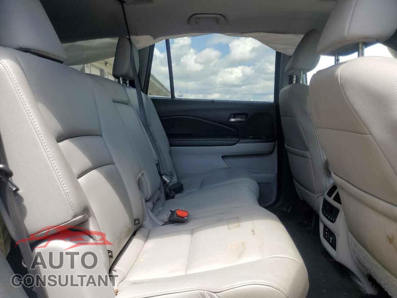 HONDA PILOT 2017 - 5FNYF6H92HB018228