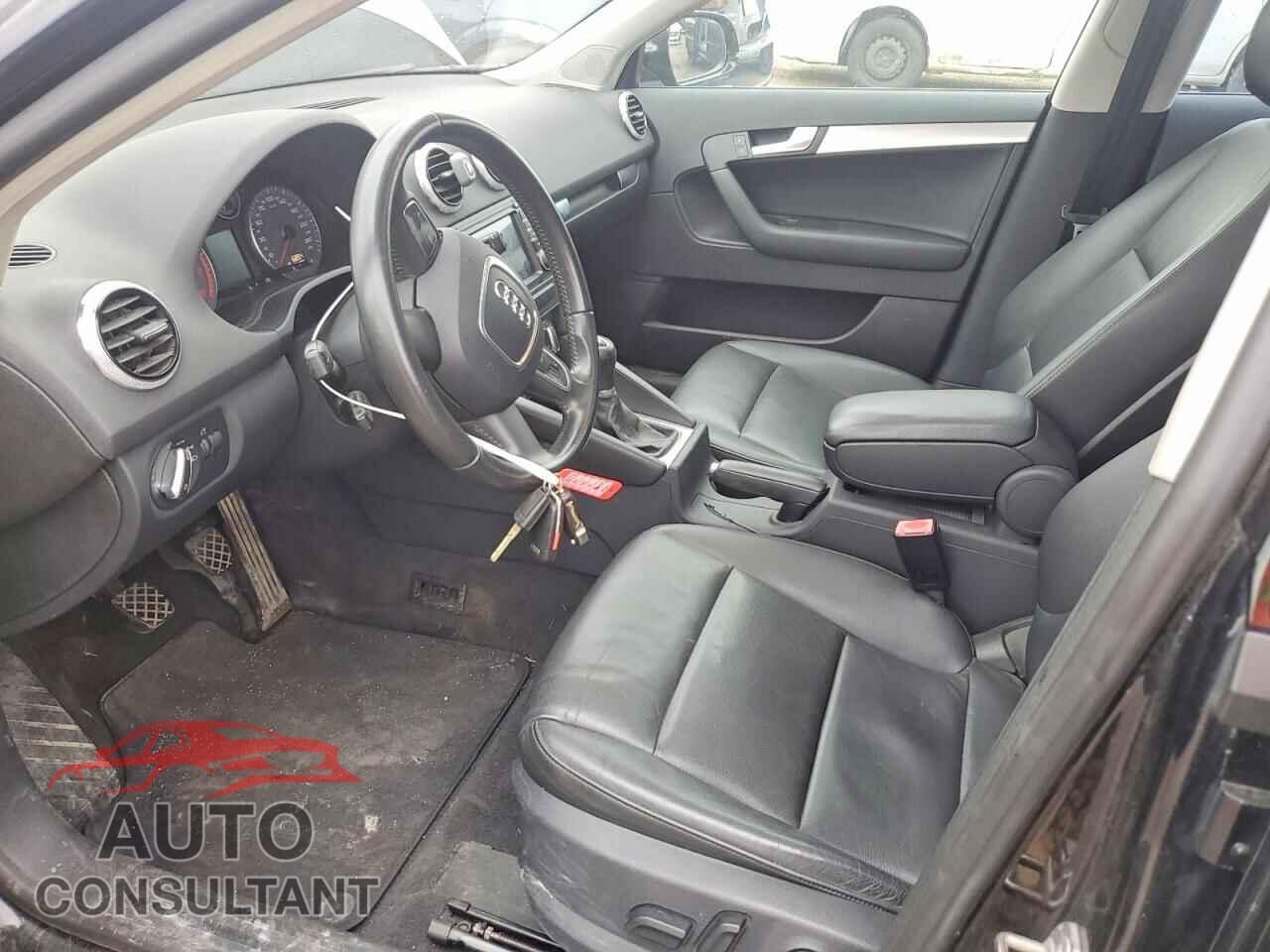 AUDI A3 2011 - WAUNFCFM8BA003240