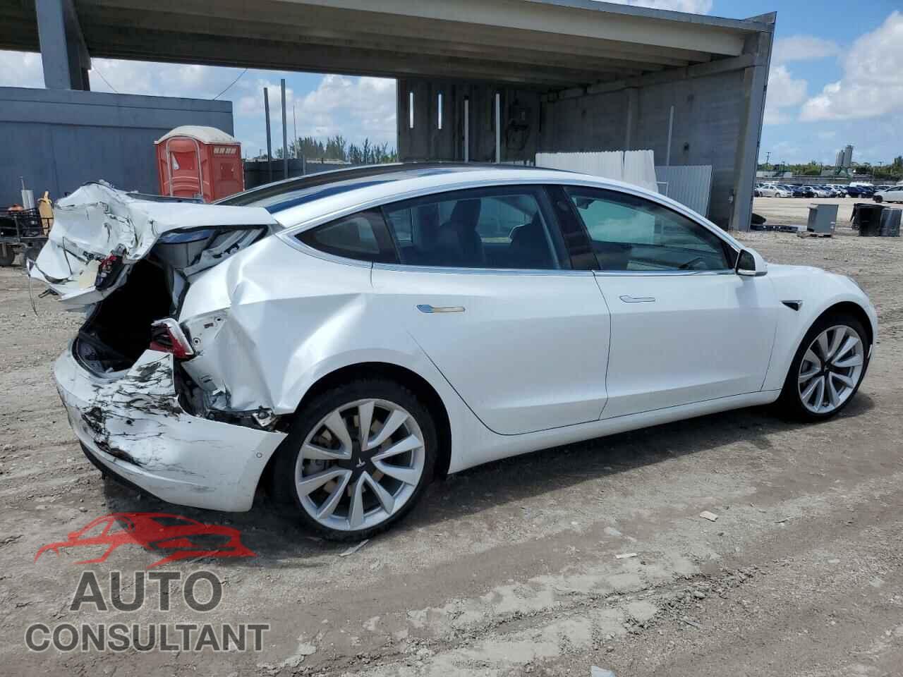 TESLA MODEL 3 2018 - 5YJ3E1EB9JF055094