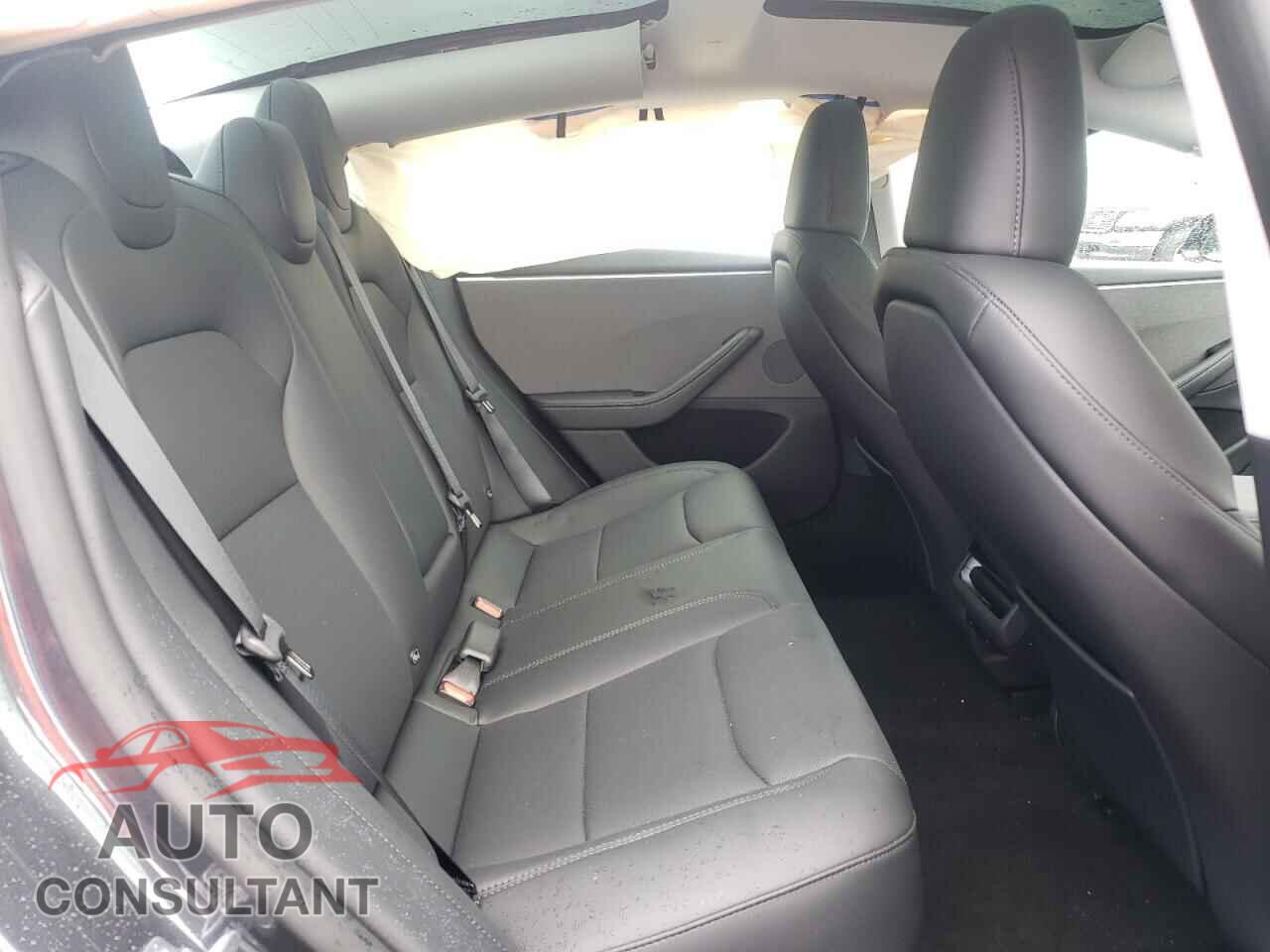 TESLA MODEL 3 2025 - 5YJ3E1EA8SF017655