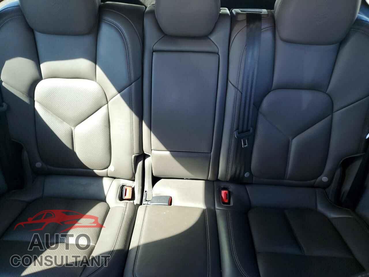 PORSCHE CAYENNE 2017 - WP1AE2A27HLA75689